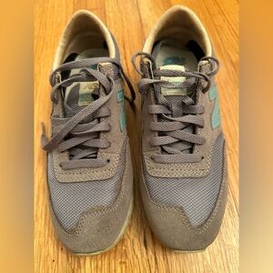 New Balance Womens 620 CW620NGY Gray Casual Shoes Sneakers Size 5.5